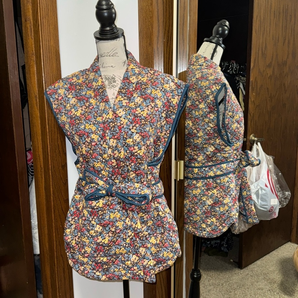 Women’s Blanknyc quilted xl vest with belt